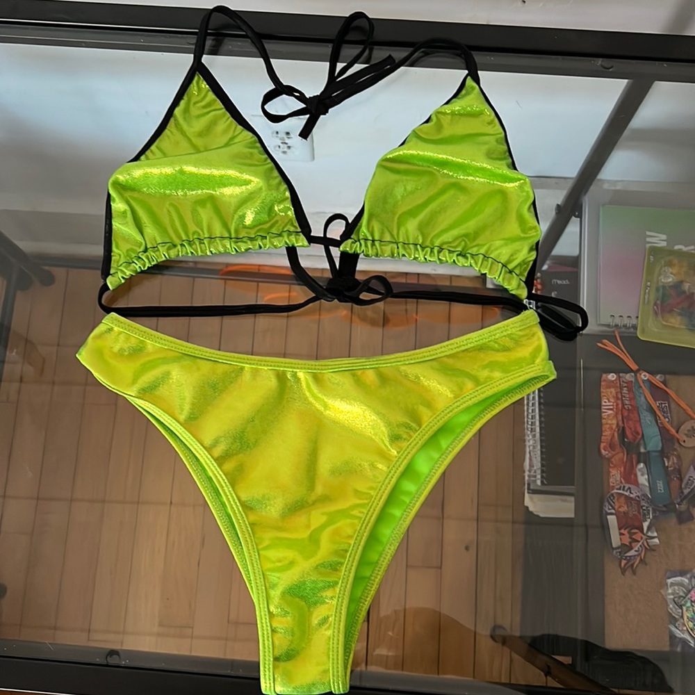 Bglittz green slime set - size M top & L bottoms (fit like M)